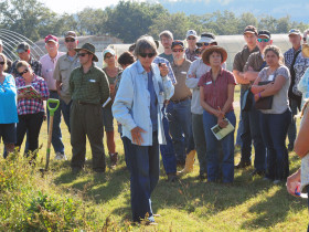 Holistic Management practitioner Betsy Ross leads a discussion on Bermuda grass in the garden